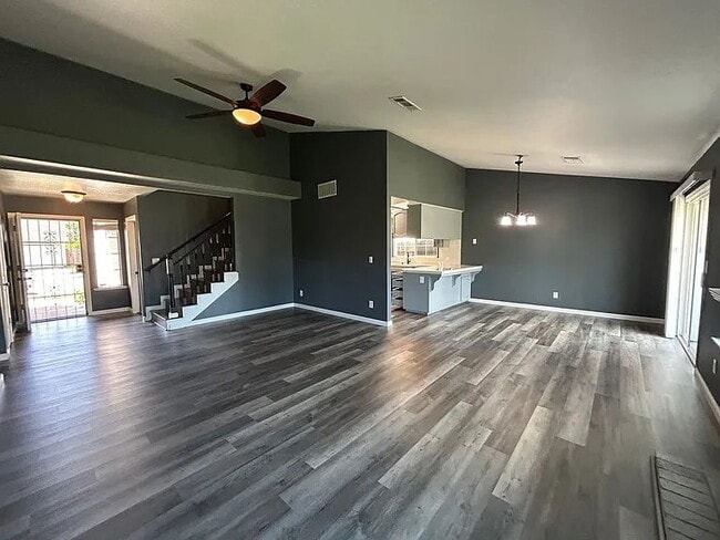 Building Photo - single-family home located in a cul-de-sac