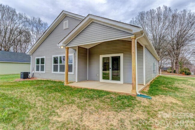 Building Photo - 197 Dale Dr