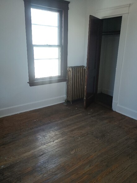 Building Photo - 33 Elmwood Ave