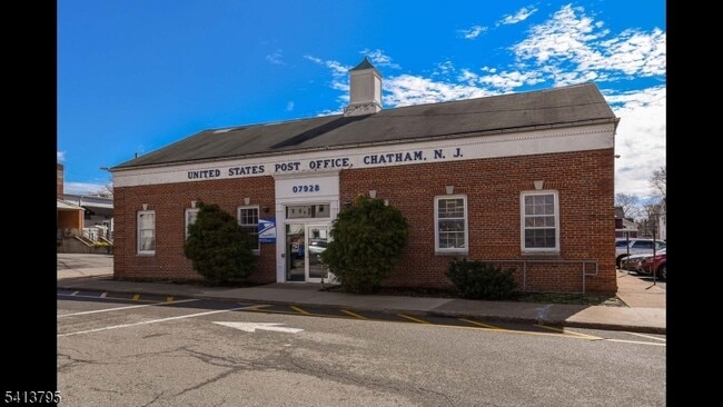 Building Photo - 500 Main St