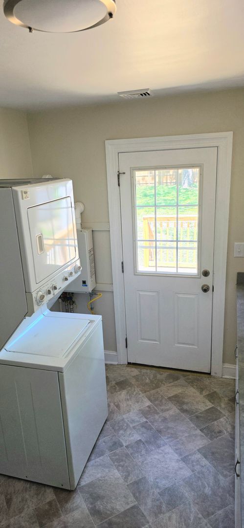 Building Photo - Cozy & Convenient 2 Bed, 1 Bath Home