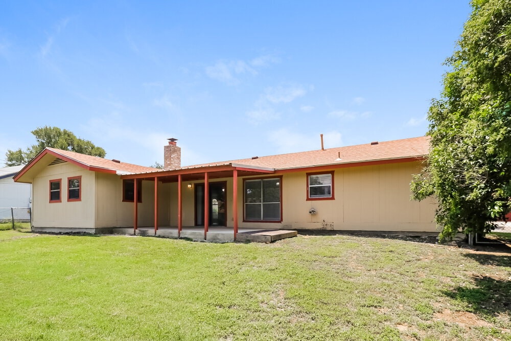 Building Photo - 114 Cloverleaf St