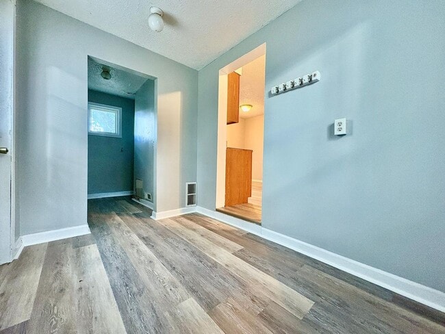 Building Photo - 919 S Logan St