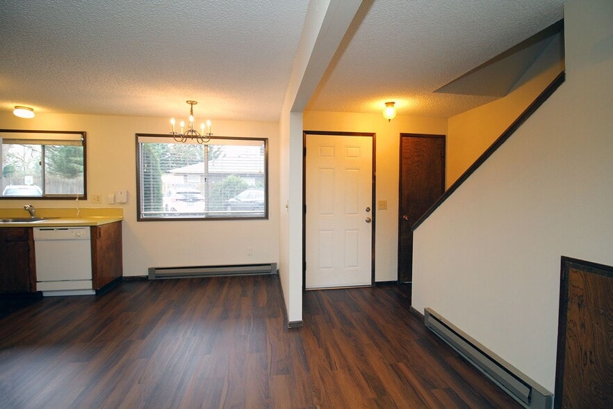 Building Photo - 14620 SE Woodland Way