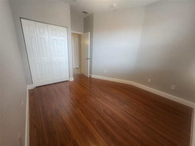 Building Photo - 4915 Tradewinds Ter