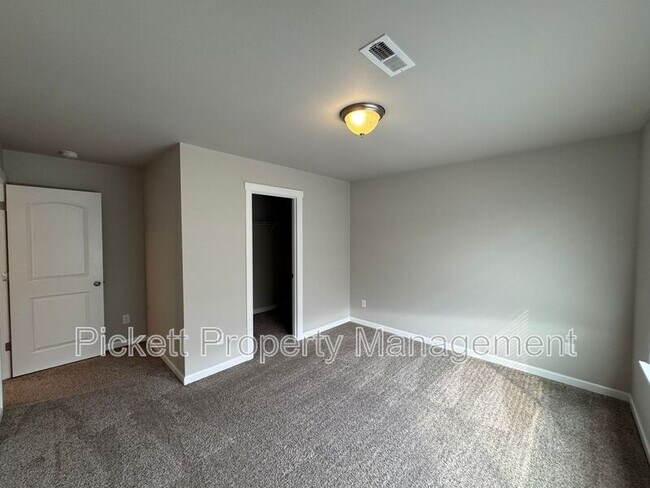 Building Photo - 4294 Andasio Loop SE