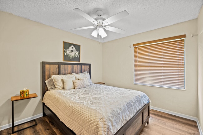 Building Photo - 12196 Sag Harbor Ct