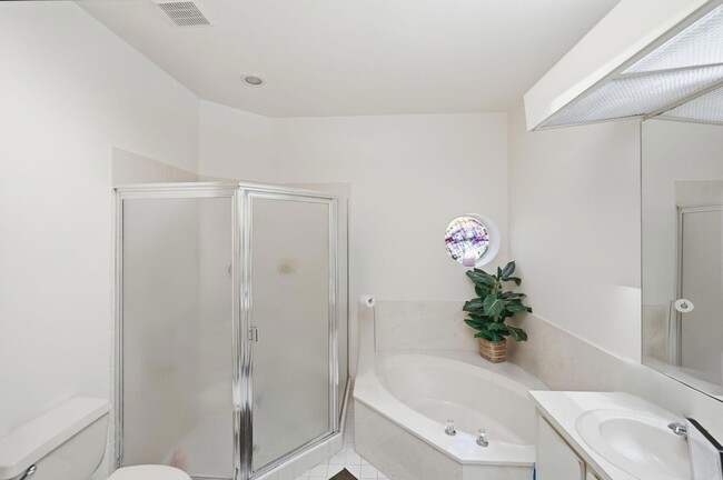 Building Photo - 1239 Sussex St