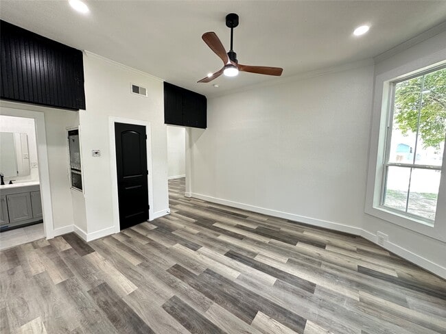 Building Photo - 2001 29th St