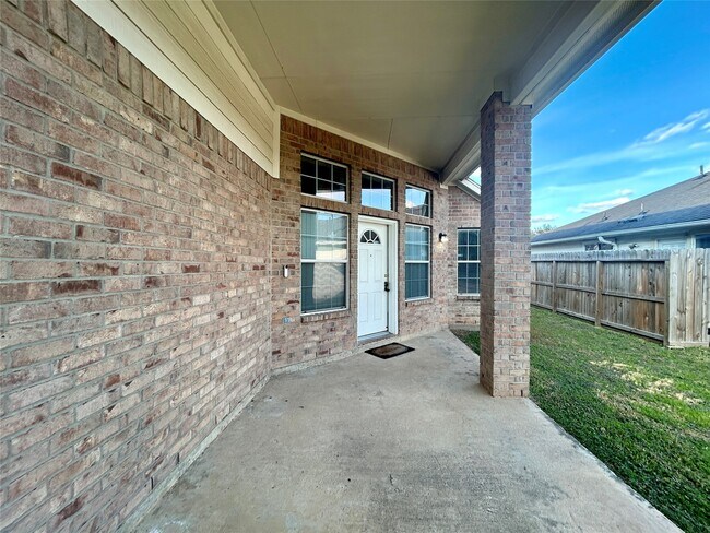 Building Photo - 19718 River Pointe Ln