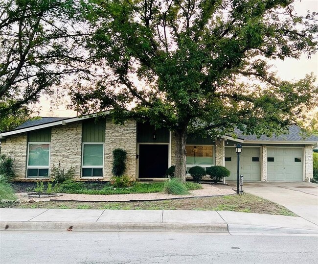 Primary Photo - 5800 N Hampton Dr