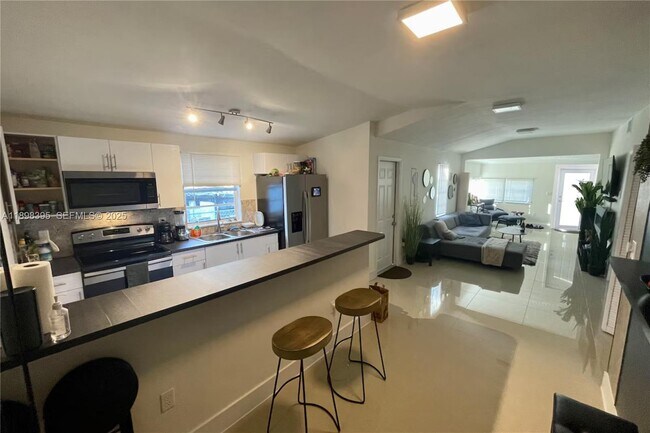 Building Photo - 3132 NW 43rd St