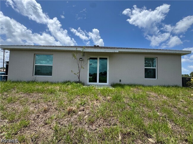 Building Photo - 1609 NE 33rd Terrace