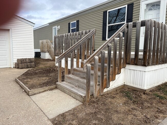 Building Photo - 324 Spring Park Dr