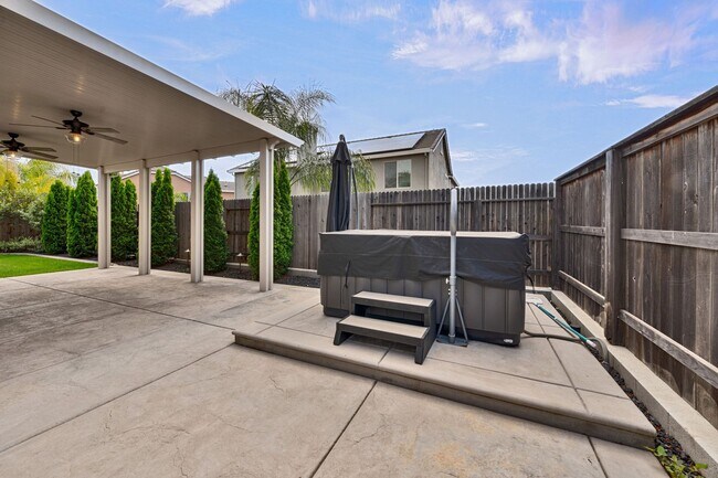 Building Photo - Beautiful Lincoln Home with Solar, 3-Car Garage & Trailer Parking!