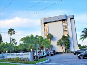 Building Photo - 1650 NE 115th St