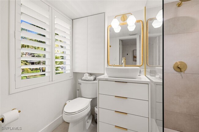 Building Photo - 175 5th Ave S