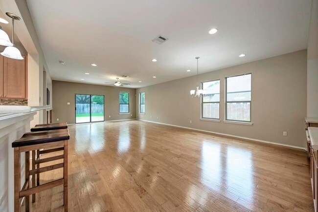 Building Photo - 2119 Howell Mountain Dr