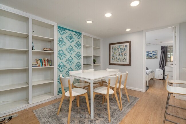 Building Photo - 2122 18th St NW