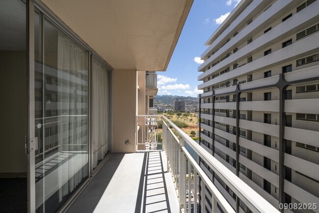 Building Photo - $2,500/mo / 2BR / 1BA • 755 SF • 1 Assigne...