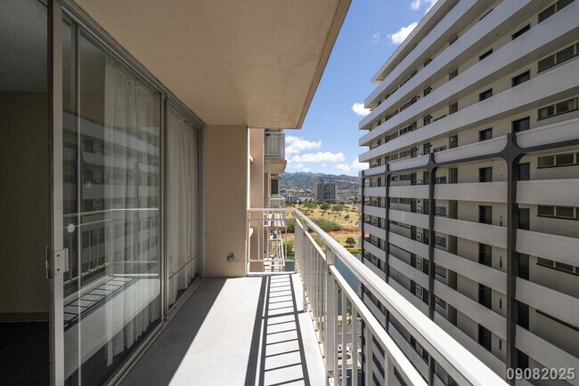 Building Photo - $3,200/mo / 2BR / 1BA • 755 SF • 1 Assigne...