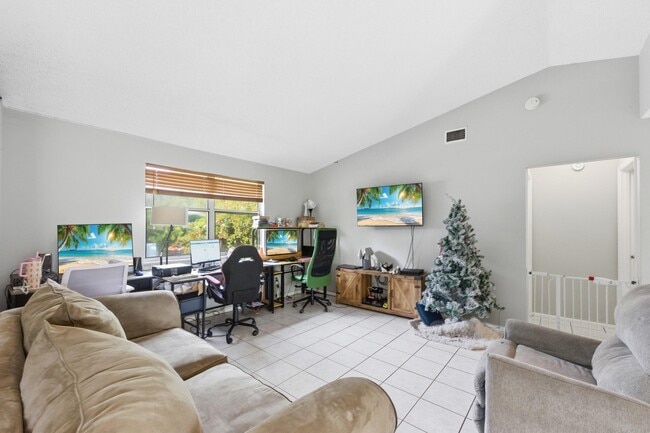 Building Photo - 1258 SW Cynthia St