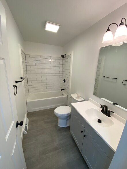 Building Photo - 85 Trottingham Ct