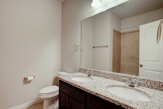 Building Photo - Warm & Inviting 4 Bedroom, 2 Bath House for Rent