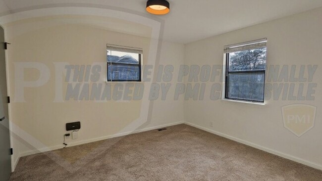 Building Photo - 205 S 11th St