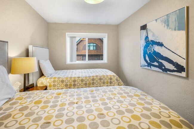 Building Photo - Downtown Anchorage Two Bedroom Two Bath (101)