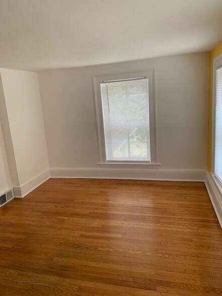 Building Photo - 107 Woodward St