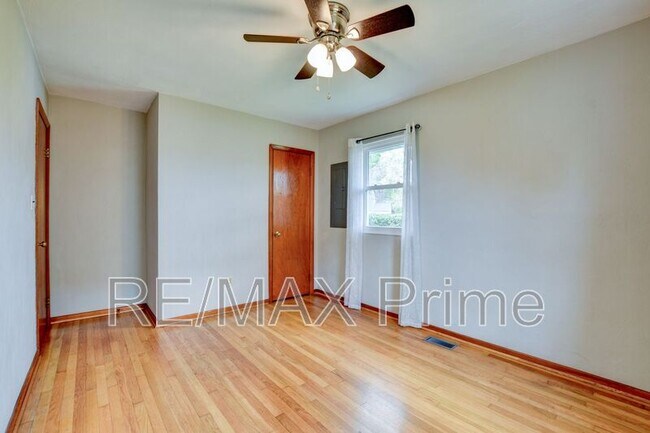 Building Photo - 609 Birch Dr