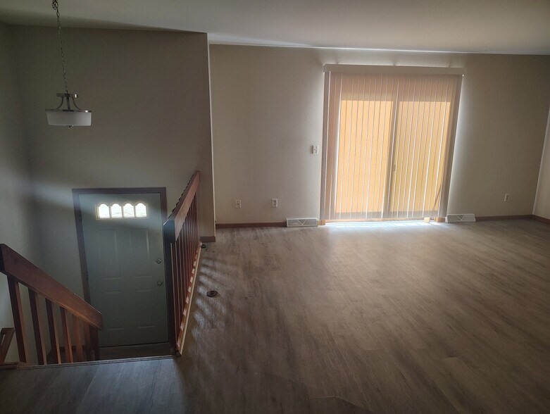 Building Photo - 700/701-701 Iroquois Ct