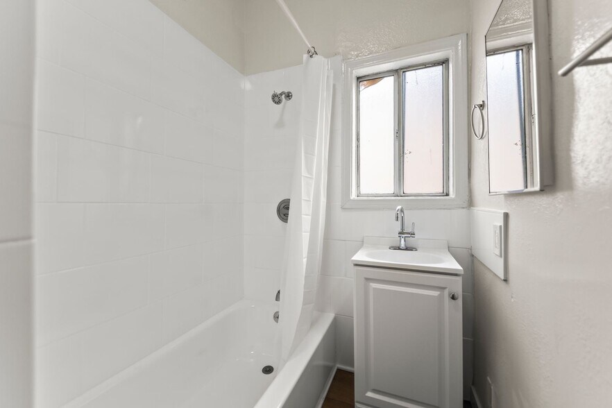 Building Photo - 5391 Huntington Dr