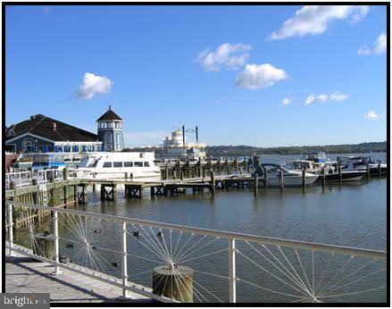 Building Photo - 2425 Huntington Park Dr