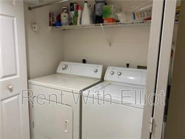 Building Photo - 2021 SE 10th Ave