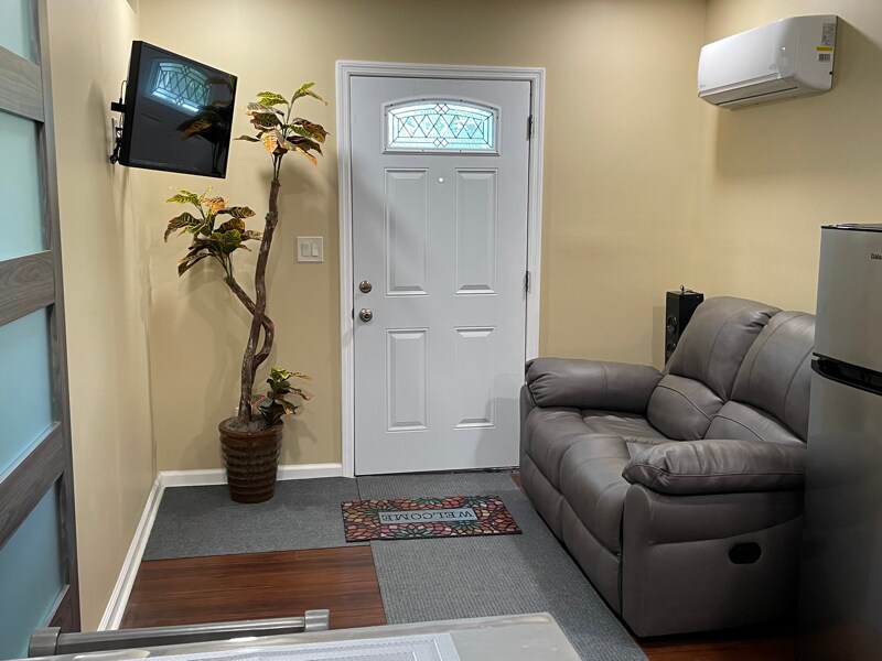 Building Photo - 115 Ivy log Pl