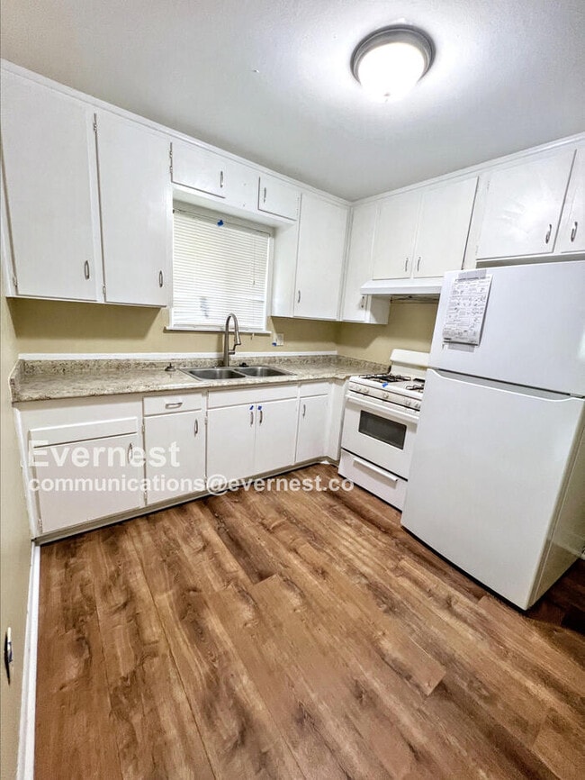 Building Photo - 4222 N Askew Ave