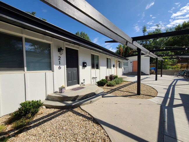 Building Photo - 214 N Flume St