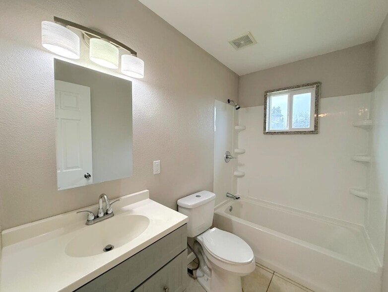 Building Photo - 651 Q St