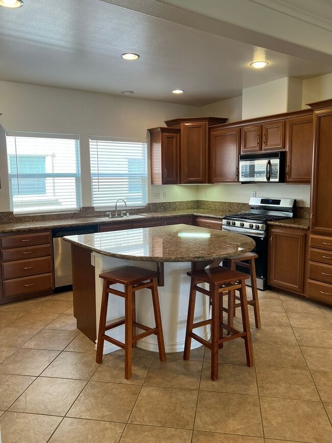 Building Photo - Skyline Villas: Hilltop Townhouse with Stunning Views in Signal Hill