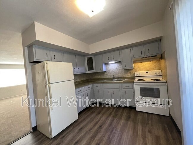 Building Photo - 900 8th St