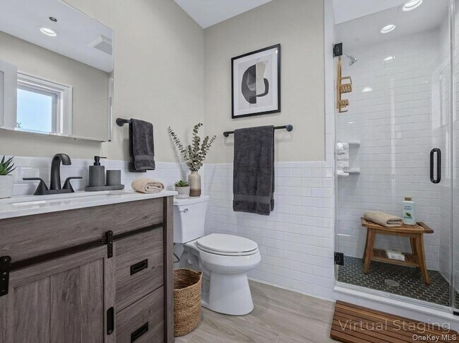 Building Photo - 110 School St