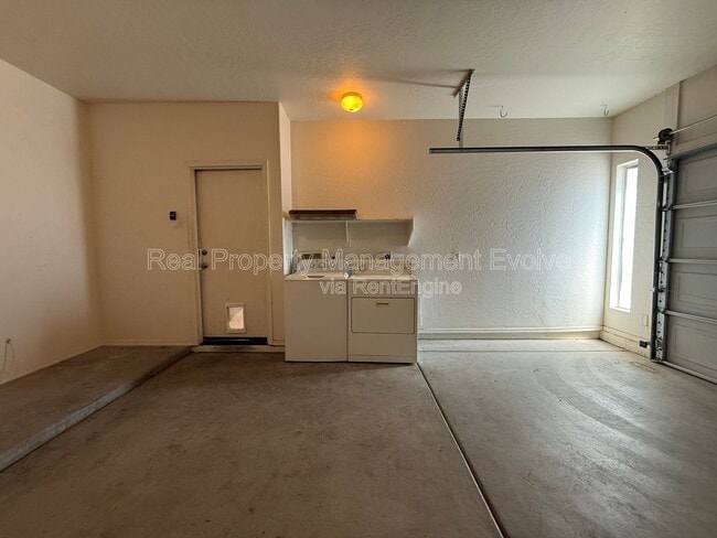 Building Photo - 13444 W Rhine Ln