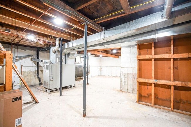 Building Photo - 2403 Westfield St