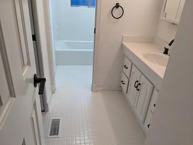 Bathroom: Main Level - 5777 Tuckerman Ln