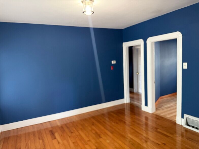 Building Photo - 15 Acorn St