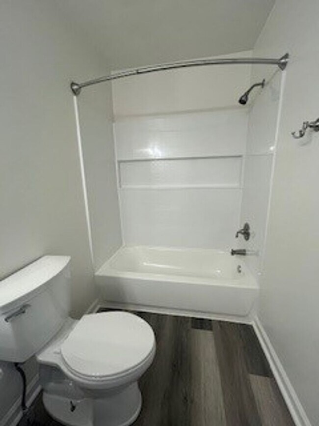 Building Photo - Spring of 2026 ONLY $1300 for Newly Renovated 1 bedroom in a 4 Bedroom Apartment in Downtown Blac...