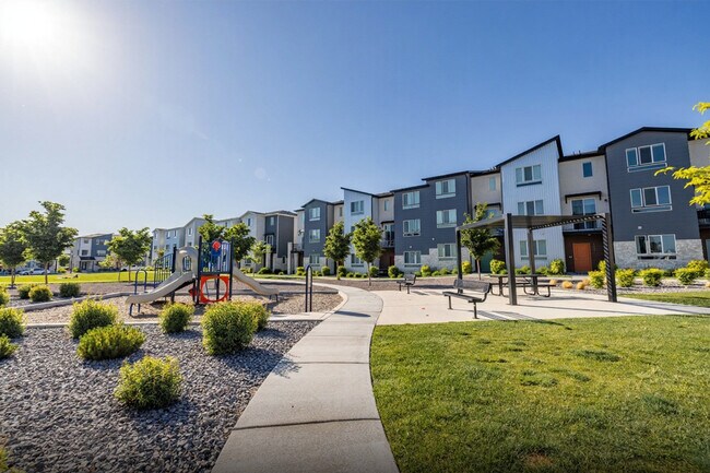 Building Photo - 1024 W 400 S