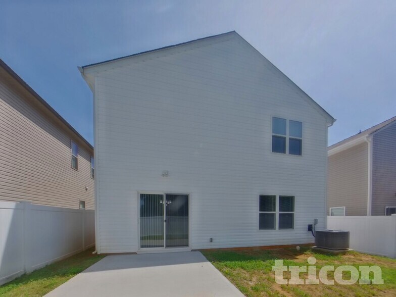 Building Photo - 142 Spring Knoll Dr